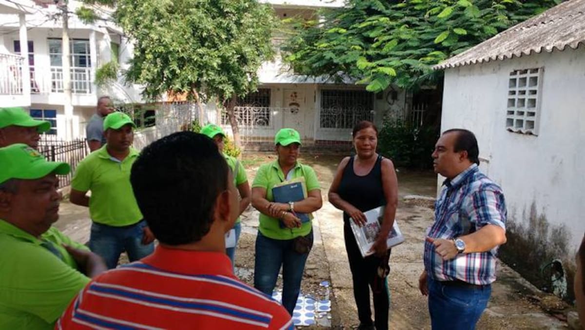El gerente de Corvivienda, William García Tirado, en diálogo con la comunidad. //Cortesía.