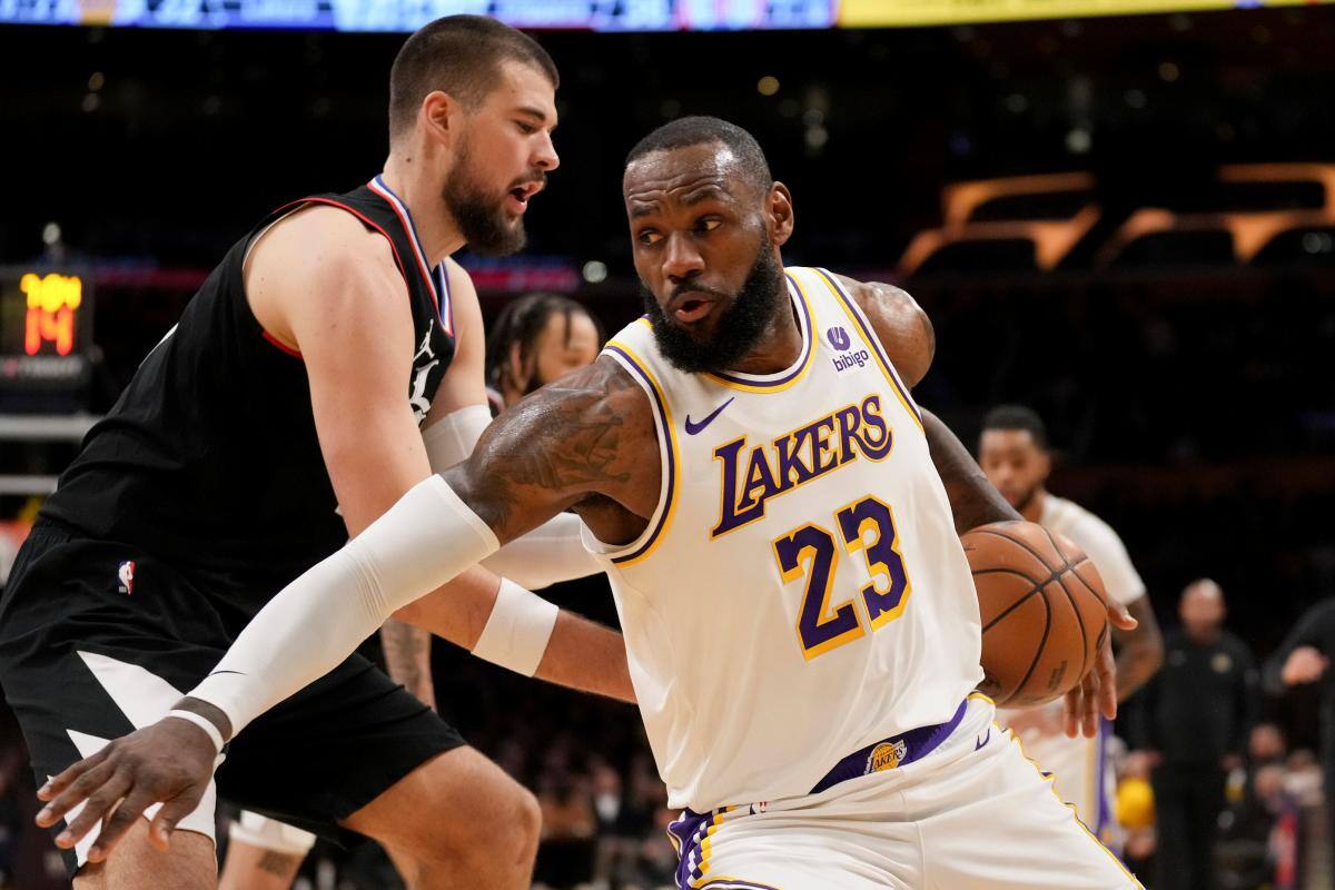 Los Lakers se sacuden y le ganan a los Clippers