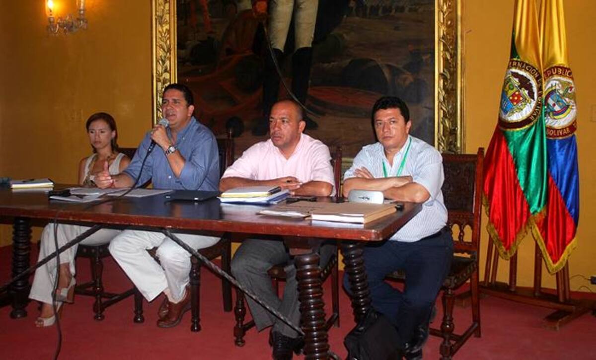 El gobernador de Bolívar, Juan Carlos Gossaín, invita a manifestarse contra la violencia a la mujer. Cortesía