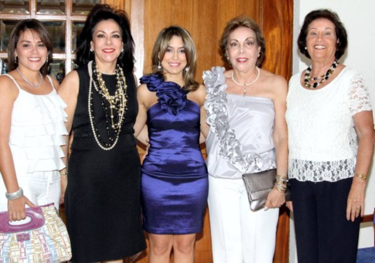 Dalita de Vélez, Aura Visbal, la novia, Sasha Martínez; Maritza Visbal y Rosario de Vélez. Maruja Parra / El Universal