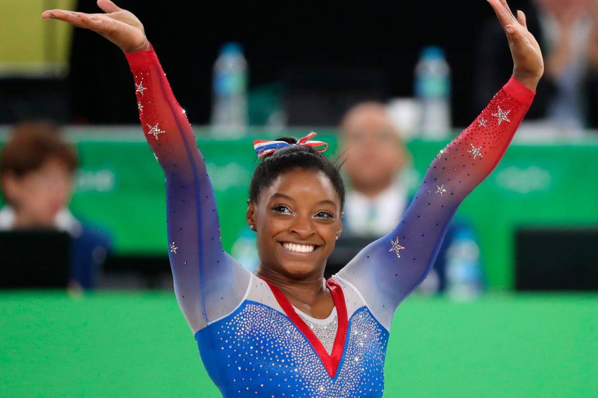 Video: La medallista olímpica Simone Biles se casa con jugador de la NFL