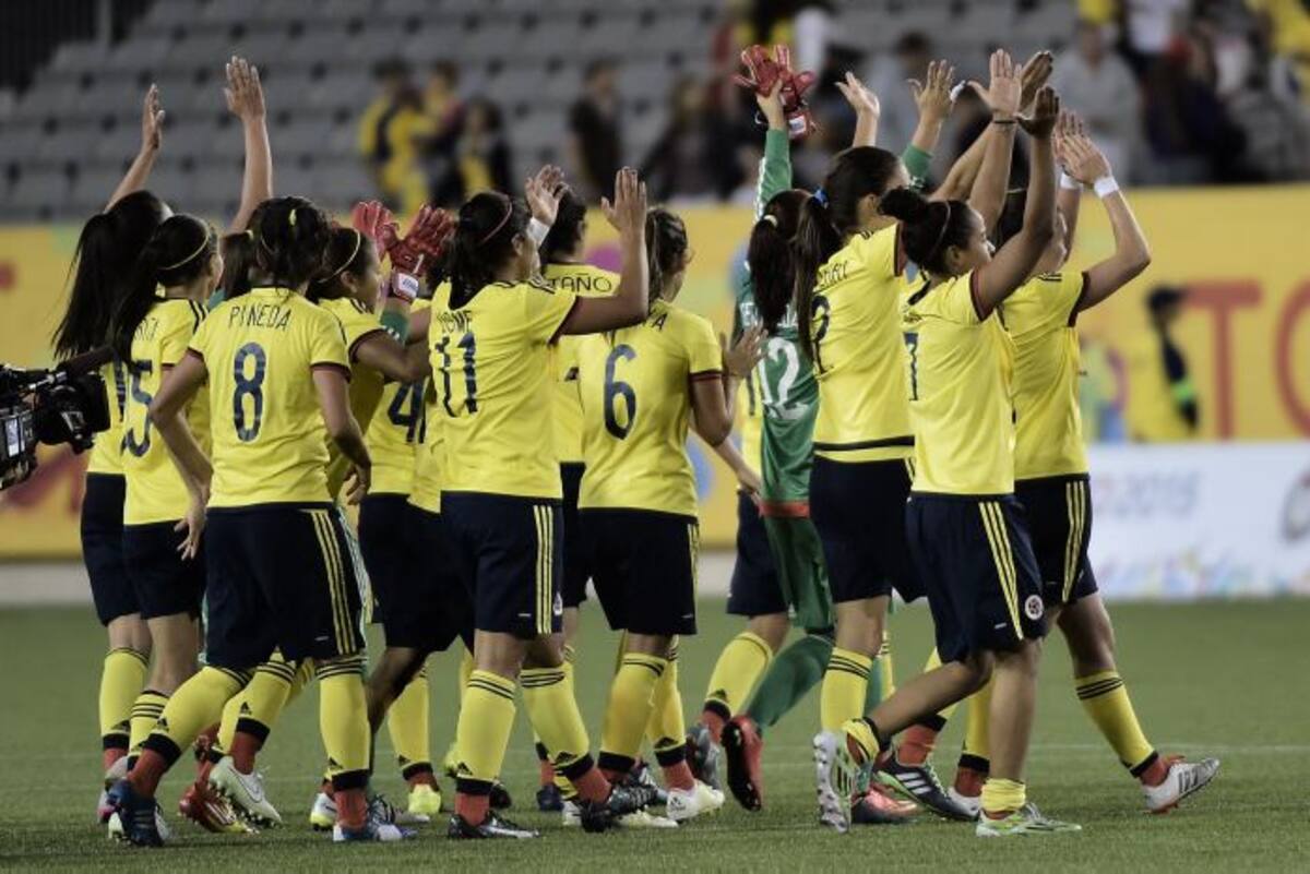 Colombianas celebran la victoria ante las canadienses. AFP OMAR TORRES