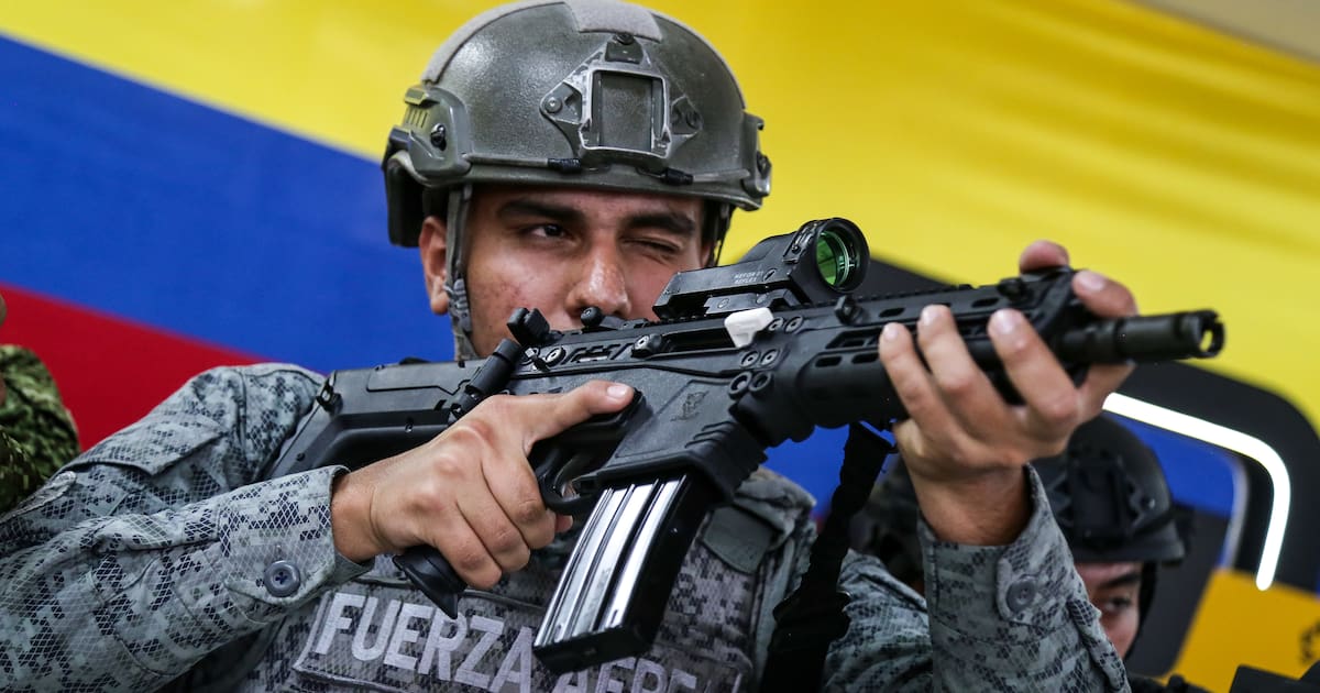 Este es el Fusil Jaguar que presentó el presidente Gustavo Petro