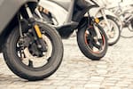 Niña de 7 años murió en fuerte choque con una moto eléctrica: su mamá está grave