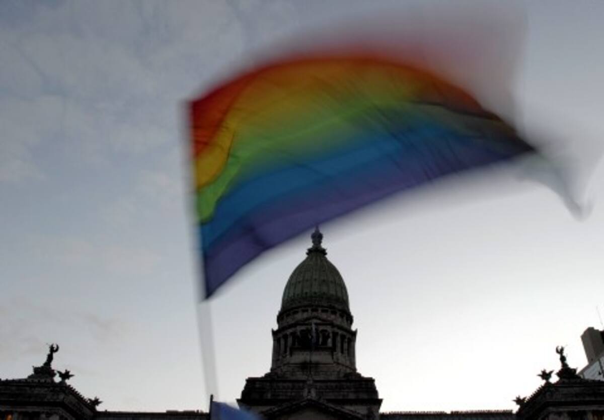 Argentina: sigue polémica por aprobación de matrimonio entre homsexuales.
