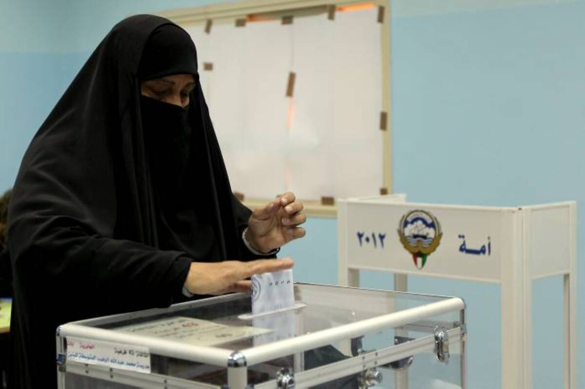Más de 400.000 electores kuwaitíes participan en los comicios, de los cuales un 54% son mujeres.