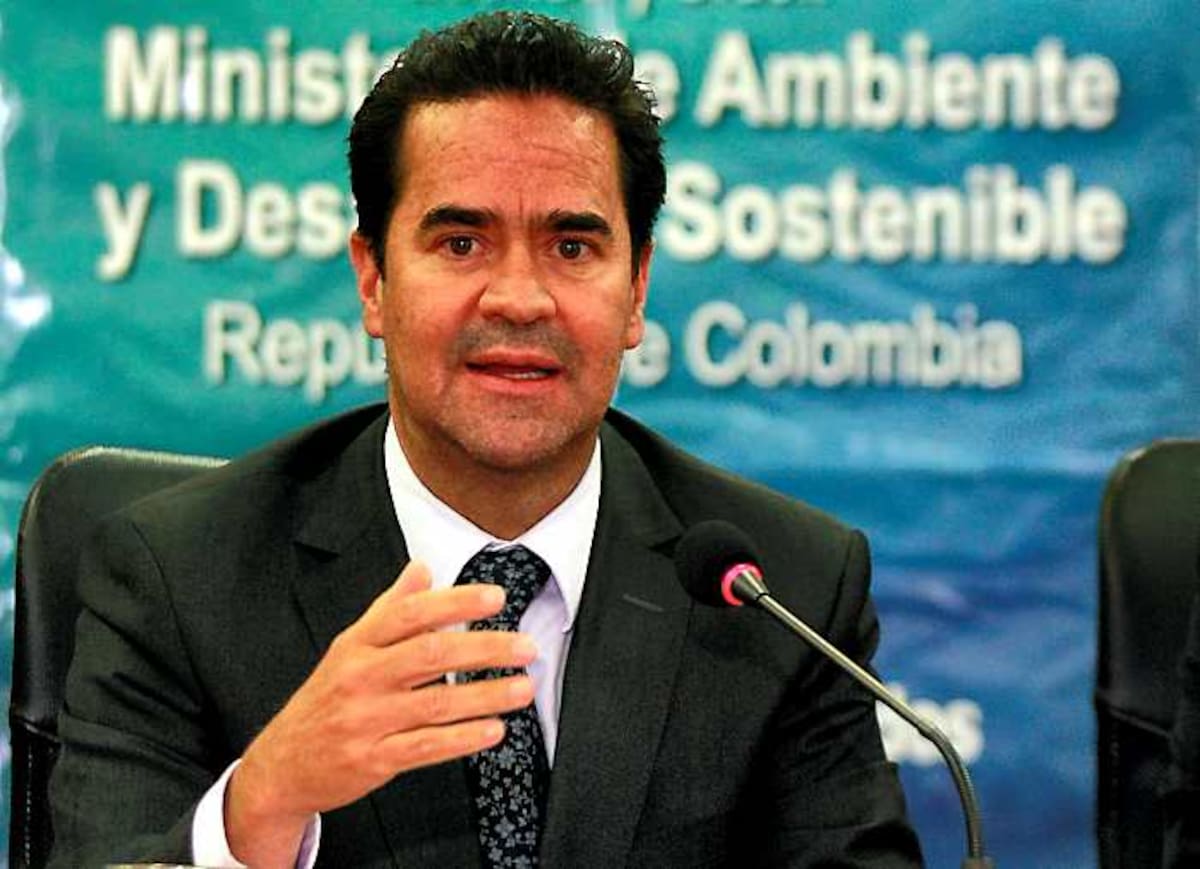 El ministro de Ambiente, Frank Pearl, dijo que se conoció que hace unos años familiares del presidente Santos habrían participado en conversaciones relacionadas con ese proyecto, por ello quedó descartado. COLPRENSA