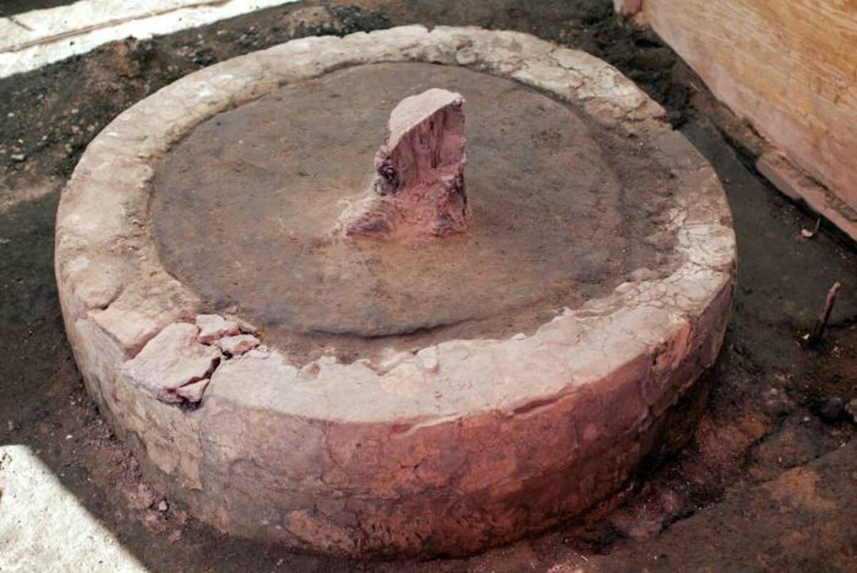 Debajo del templo también se encontró una piedra de sacrificios, la segunda que se localiza en el sitio en los últimos 20 años. AFP Ronaldo Schemidt