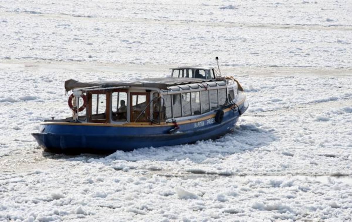 A ship makes its way through ice sheets covering the water in Hamburg's port area on February 5, 2012. The deadly cold snap that has gripped Europe for more than a week strained emergency services, wrought travel chaos and claimed more lives on February 5, bringing to more than 300 the tally of victims. AFP PHOTO / JOHN MACDOUGALL