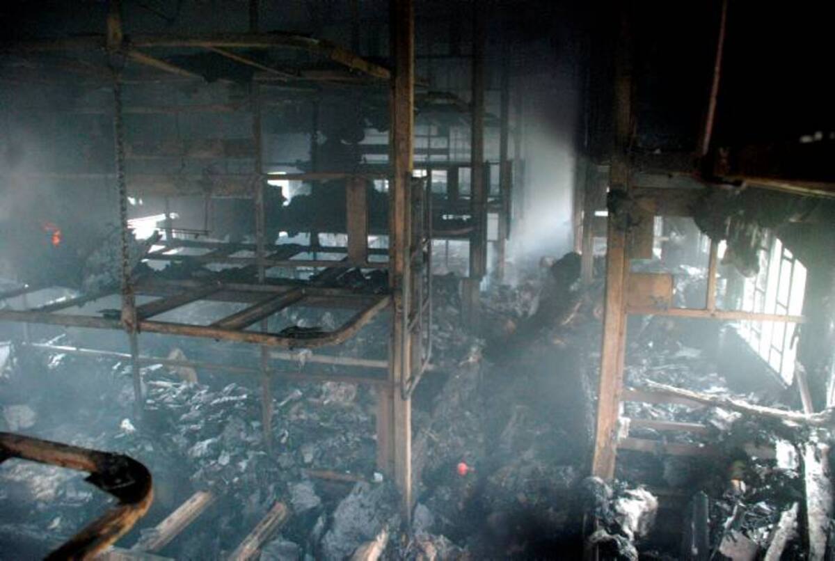 El incendio que mató a 47 personas, pudo haber sido causado por un cortocircuito en el vagón. AP