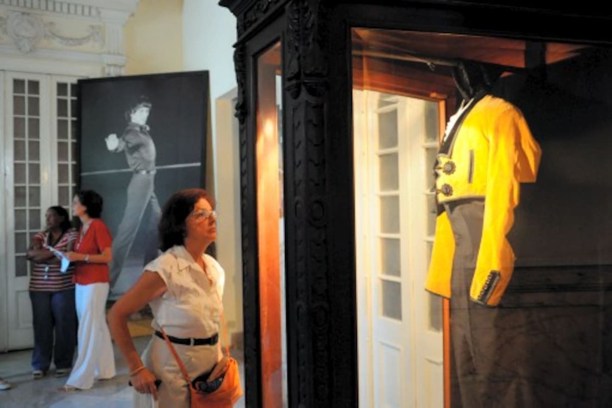 El traje fue donado en 2009 al museo por la viuda del bailaor, Eugenia Eiriz, quien preside la Fundación Gades. AFP STR
