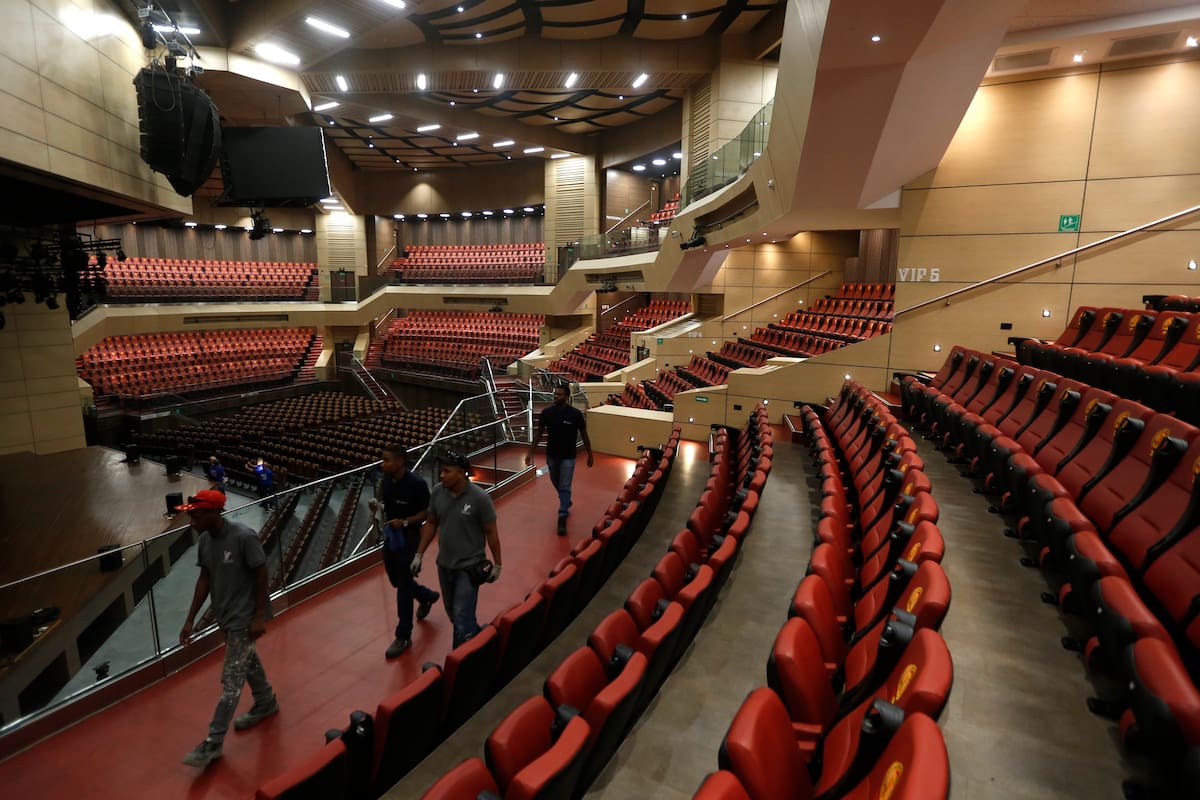 Fotografía que muestra una vista general del auditorio de la Arena USC, lugar para la investidura del presidente electo, Abelardo de la Espriella. // Foto: EFE/ Ernesto Guzman Jr.