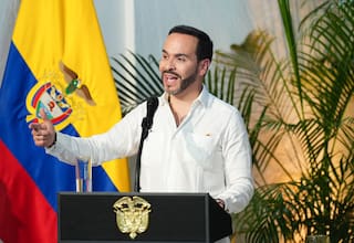 Juez ordena a De la Espriella ocultar publicaciones donde aparece caminando entre cadáveres