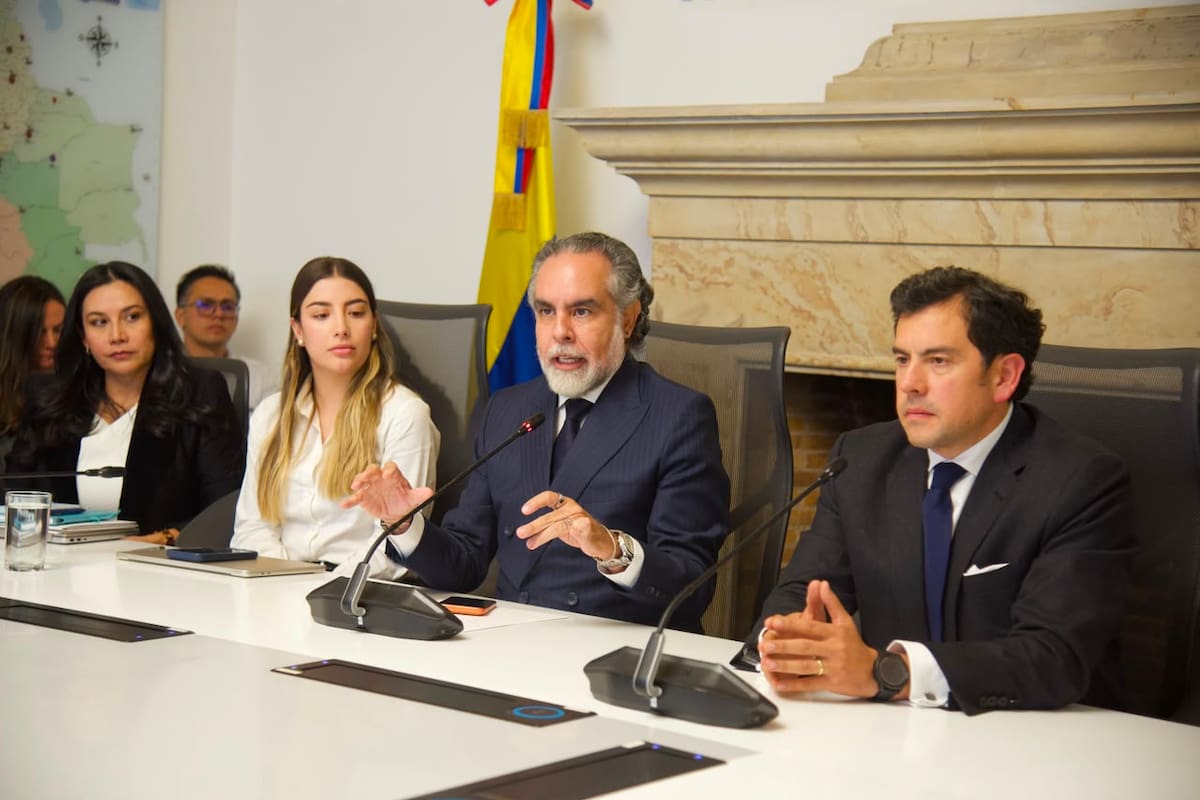 Armando Benedetti ordena responder todas las preguntas en empalme con De la Espriella