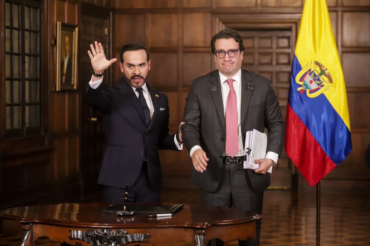 Bogotá. Agosto 26 de 2026. El presidente de Colombia, Abelardo De La Espriella,junto al ministro de Justicia Iván Cancino anunció y firmó la extradición a Estados Unidos de cinco personas: Willington Henao, alias ‘Mocho Olmedo’; Carmen Evelio Castillo, alias ‘Muñeca’; Geovany Andrés Rojas, alias ‘Araña’; Gabriel Yepes Mejía, alias ‘HH’; y Fredy Castillo, alias ‘Pinocho'. (Colprensa – Catalina Olaya)