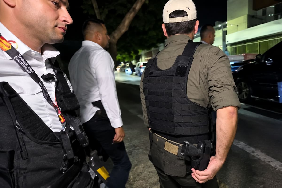 MinInterior sale en defensa de Abelardo de la Espriella por cargar un arma