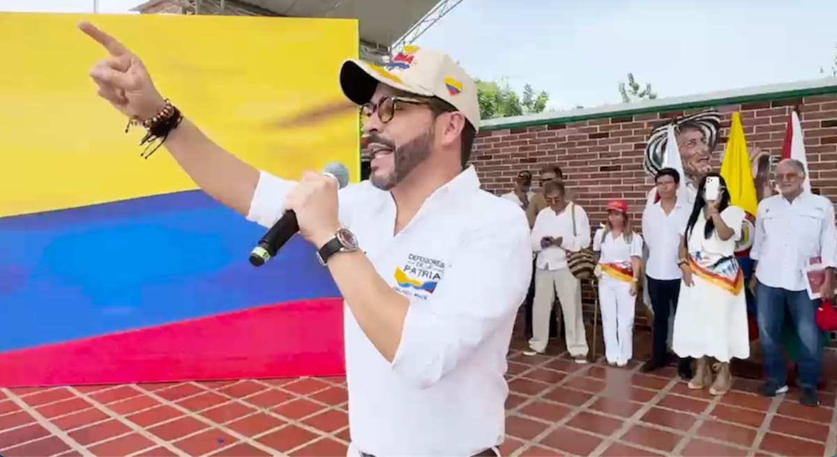 El presidente electo Abelardo De La Espriella durante la presencia que hizo el día lunes 27 de julio en municipio de Campo de la Cruz, donde expresó su apoyo a la Autonomía Regional.//Cortesía Gobernación del Atlántico.