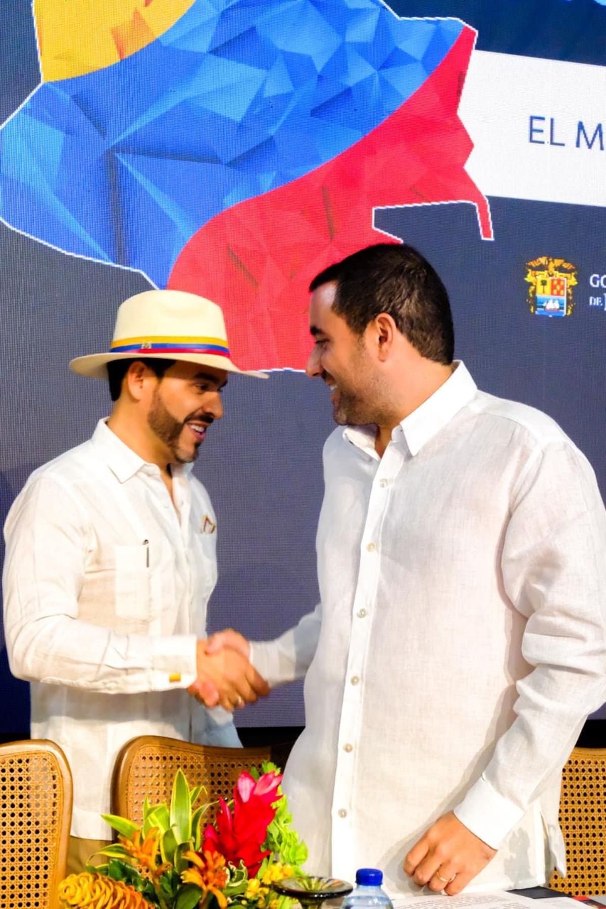 El presidente de Colombia, Abelardo de la Espriella, estuvo en Mompox con el gobernador de Bolívar, Yamil Arana Padauí. // Foto: Cortesía - Gobernación de Bolívar.