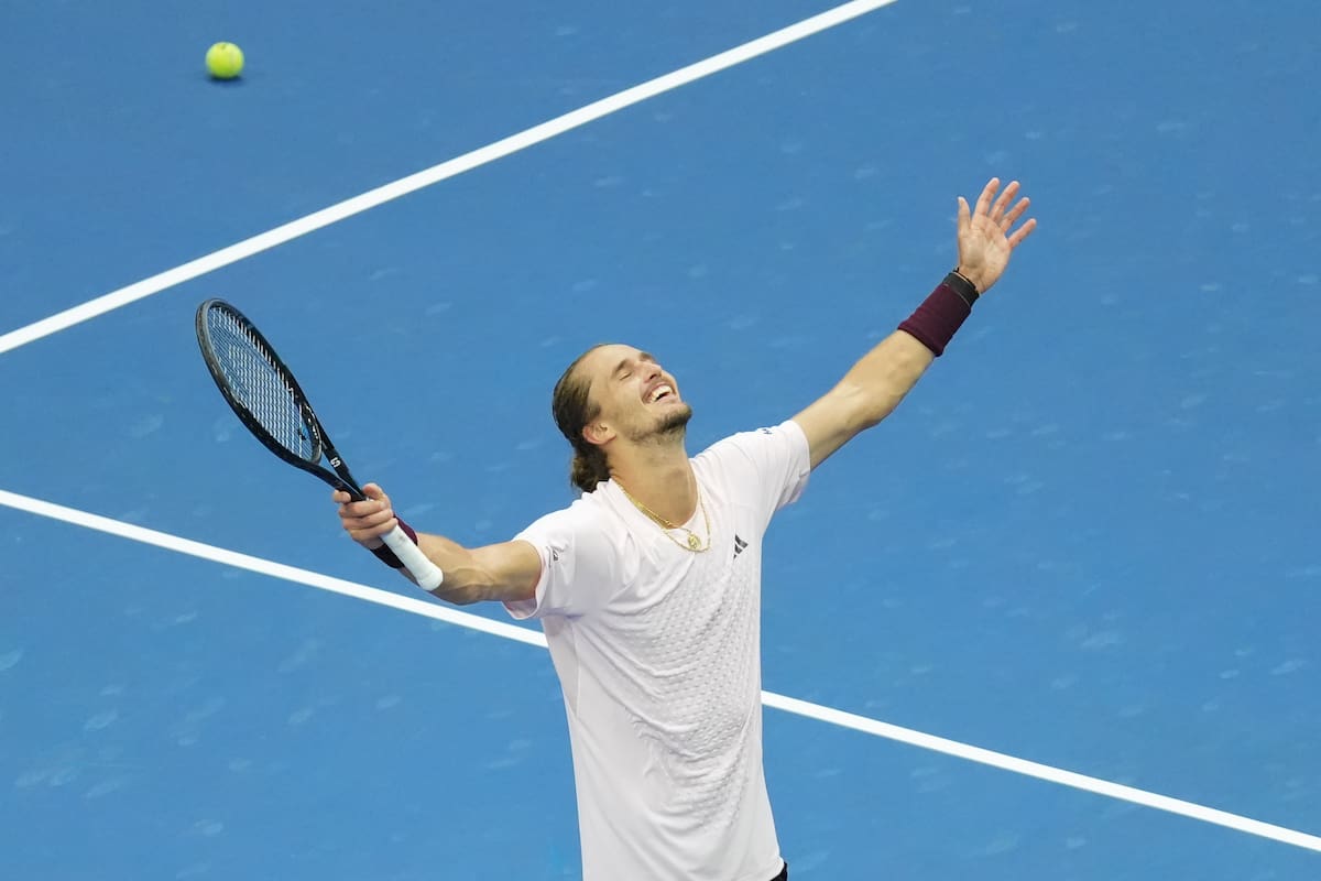 Alexander Zverev de Alemania celebra tras vencer a Ben Shelton de Estados Unidos este domingo, en la final del Abierto de Estados Unidos en el estadio Arthur Ashe en Flushing Meadows, Nueva York (EE.UU.). //Foto, EFE: Angel Colmenares