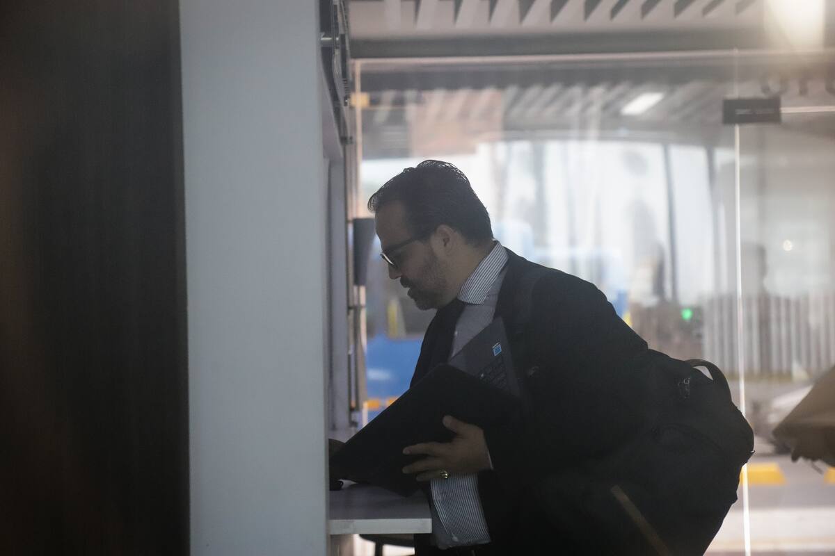 Bogotá. Octubre 29 de 2026. En la Sala de Instrucción de la Corte Suprema de Justicia asistieron Felipe Caballero, abogado defensor de Deicy Jiménez, y Alejandro Carranza, defensor de Gustavo Petro y María José Pizarro, en el marco de las actuaciones judiciales relacionadas con el caso denominado “sexocontratos”. (Colprensa - Catalina Olaya)