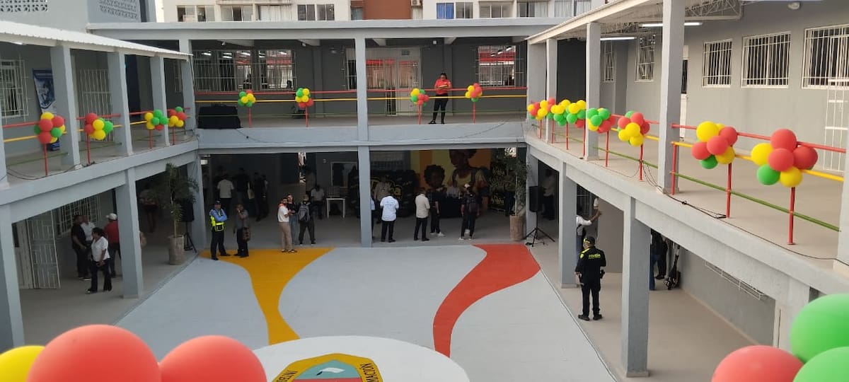 Abre sus puertas el restaurado colegio Santa María. // Foto: Óscar Díaz - EU