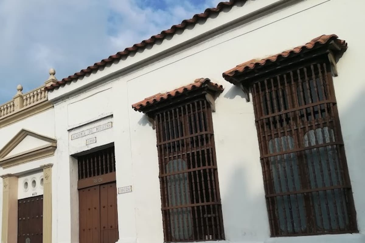 Desalojan de su histórica sede a la Academia de Medicina de Cartagena