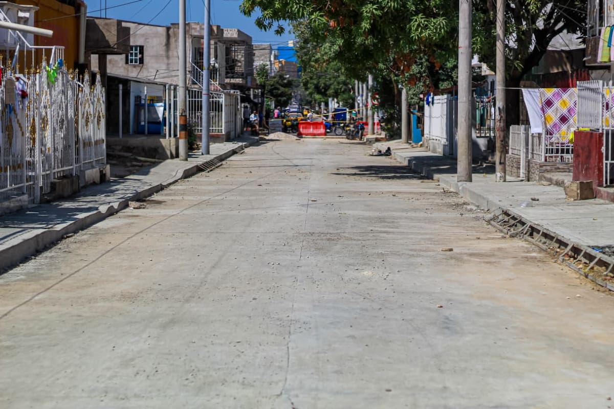 Avanza pavimentación del acceso al colegio Camilo Torres en El Pozón