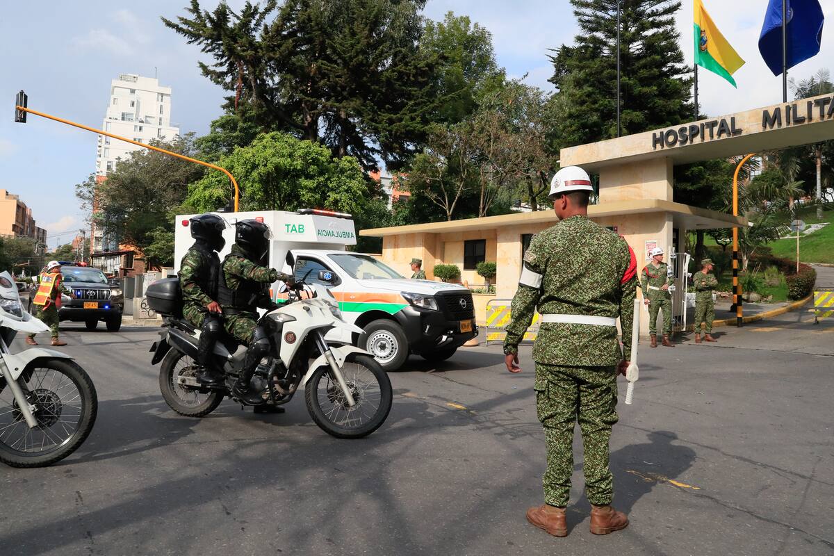 Al menos 69 personas murieron y 57 resultaron heridas, 14 de ellas en estado crítico, en el accidente de un avión Hércules C-130 de la Fuerza Aérea Colombiana.
Foto: EFE/ Carlos Ortega.