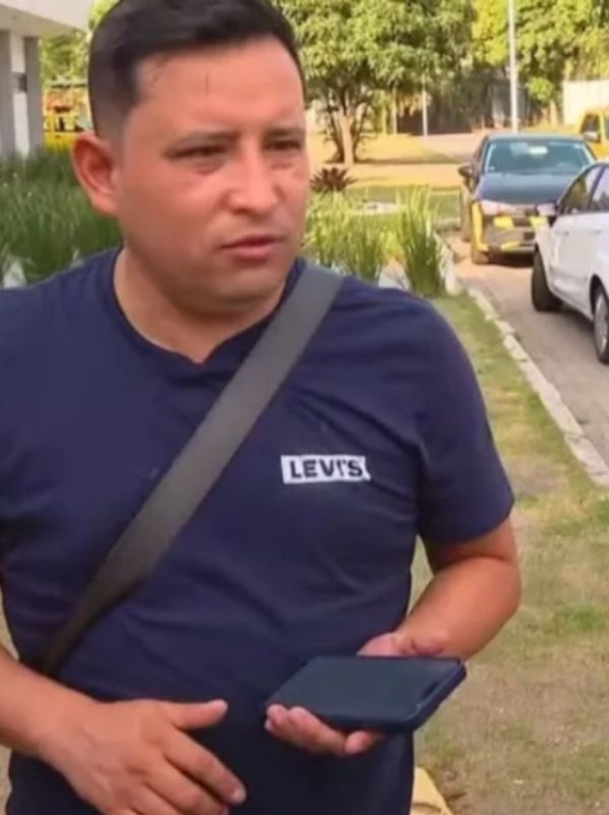 Víctor Manrique, familiar de las tres turistas colombianas que murieron en accidente aéreo en Brasil. // Foto: captura de pantalla de O Globo
