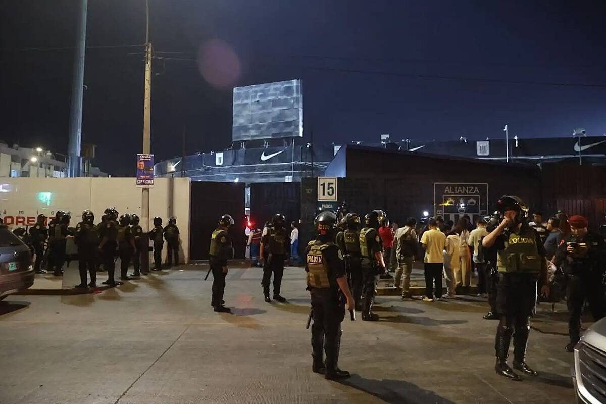 Banderazo de hinchas terminó en tragedia: un fallecido y decenas de lesionados