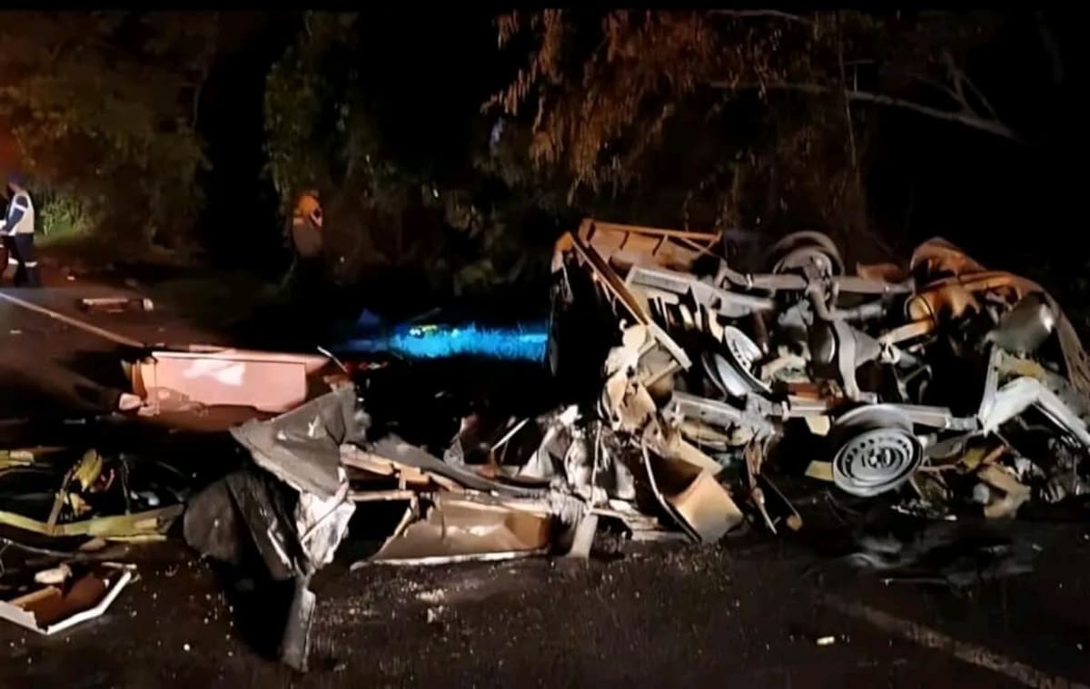 Hay consternación en el municipio de Ayapel luego de conocerse el siniestro víal ocurrido anoche en la vía Planeta Rica - Montería que involucra a la ambulancia del hospital de Ayapel y a un bus de la empresa Brasilia.