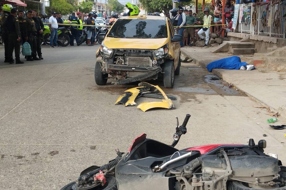 Murió mujer en terrible choque de moto y taxi en La María: hay un herido grave