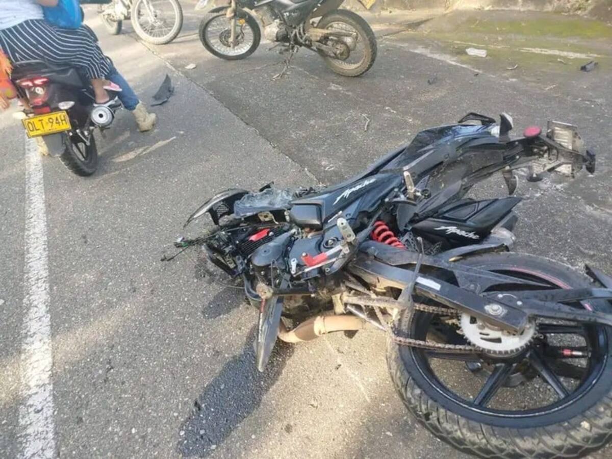 Accidente de tránsito en la vía conecta a Caucasia con Guarumo, en jurisdicción de Cáceres (Antioquia).