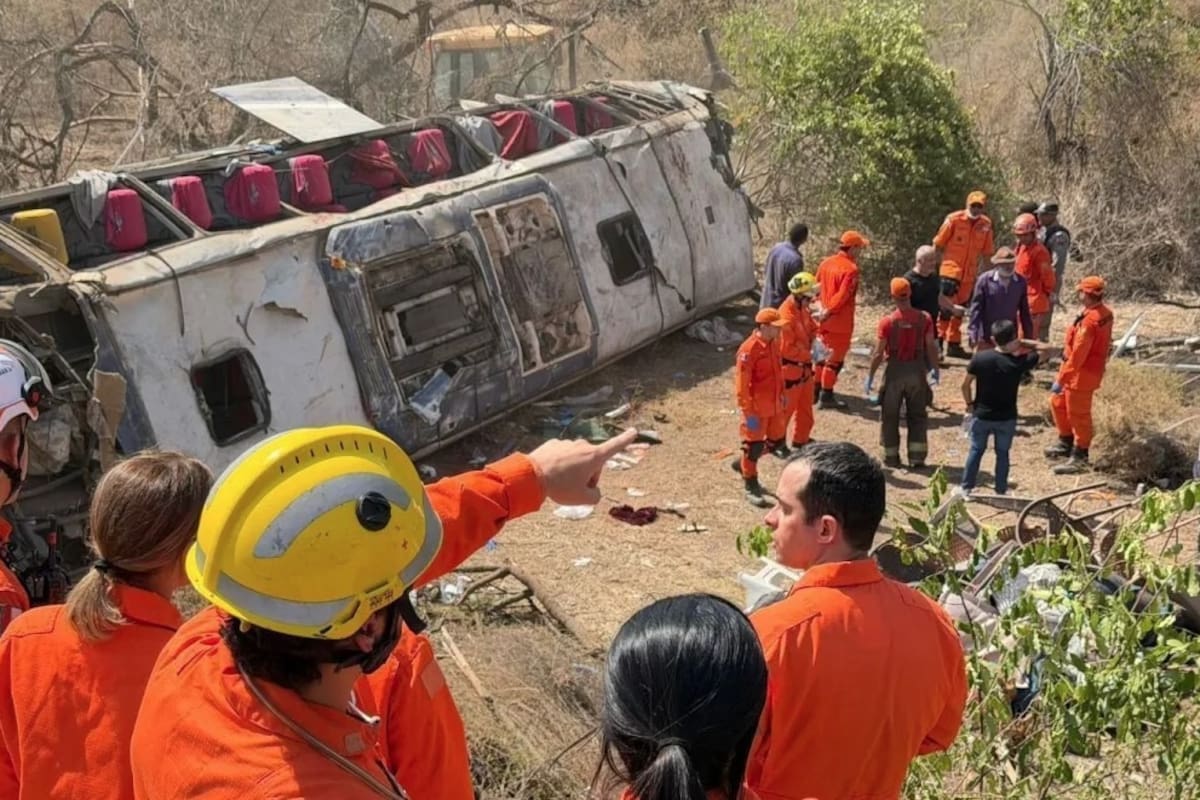 Tragedia en Brasil: bus con peregrinos cayó a un abismo y dejó 15 fallecidos