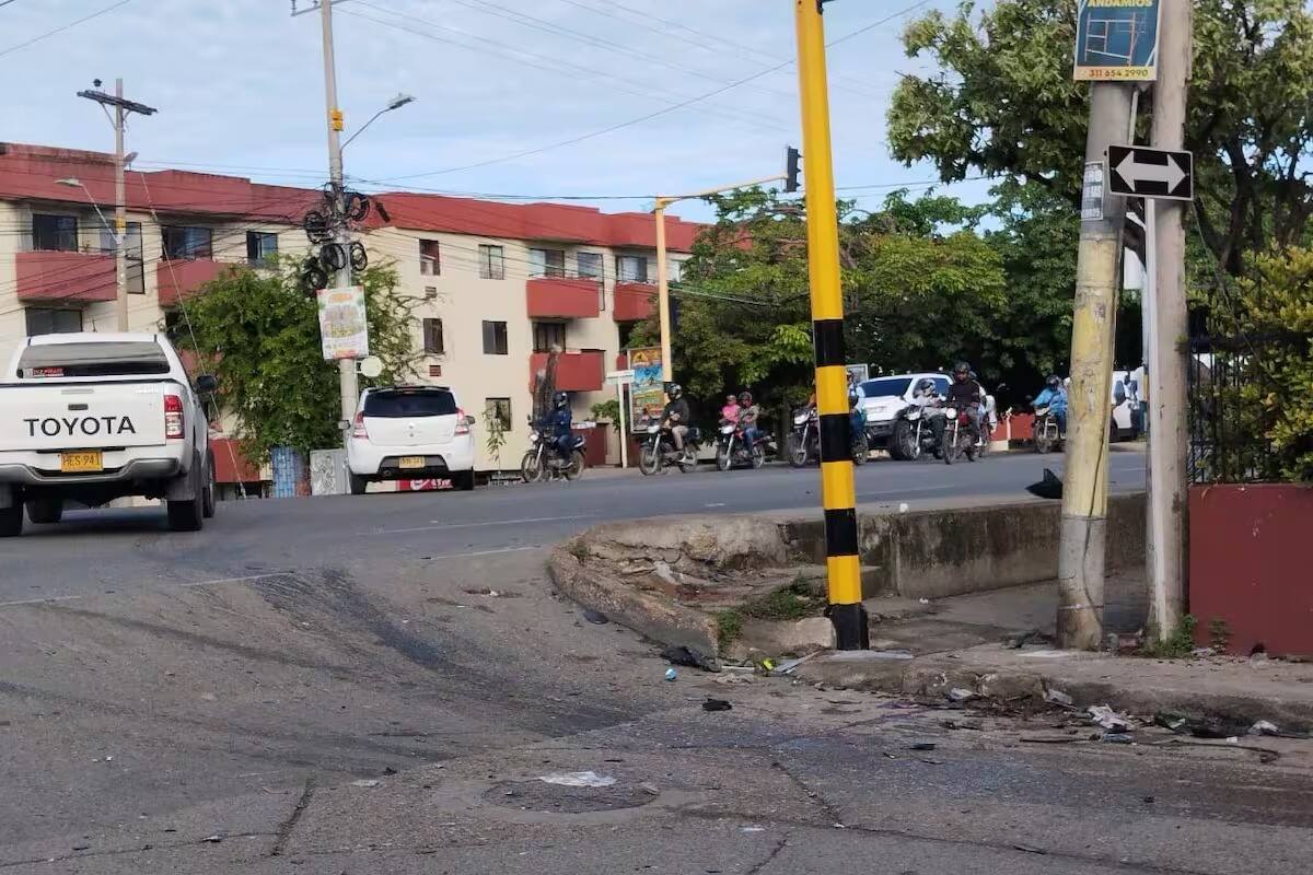 Video: 3 heridos dejó fuerte choque de carro con motos en San Fernando