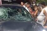 Vehículo se llevó por delante a varias personas: causó 2 muertes y dejó 2 heridos