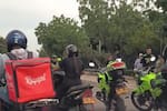 Video: patrulla de la Policía y motociclista chocaron en la Avenida del Lago; 3 heridos