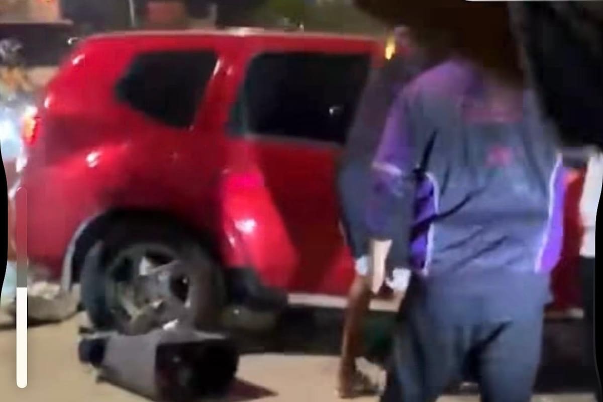 Video: camioneta perdió el control y arrolló a varias personas en la entrada de Carioca