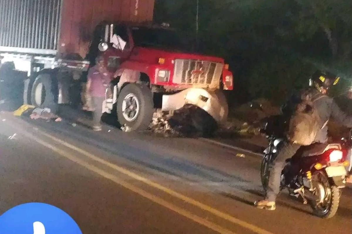 2 jóvenes murieron en choque de moto y ‘mula’ en la Troncal de Occidente