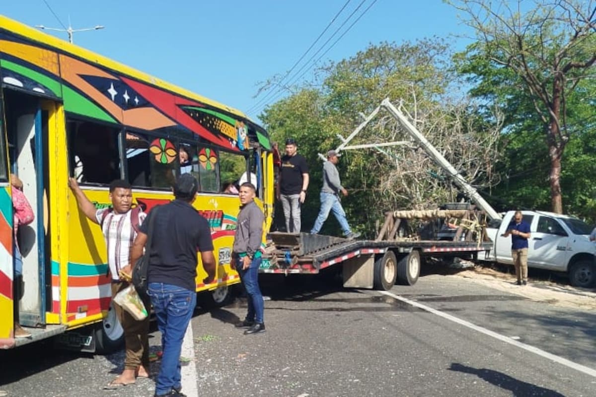 Fuerte accidente entre “mula” y bus dejó varios heridos en la Vía del Mar