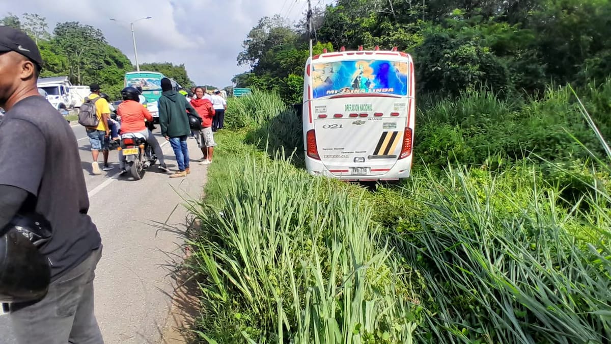 El accidente ha generado complicaciones en la movilidad en este corredor vial, especialmente para los vehículos que ingresan a Cartagena. //FOTO: EL UNIVERSAL- JULIO CASTAÑO.