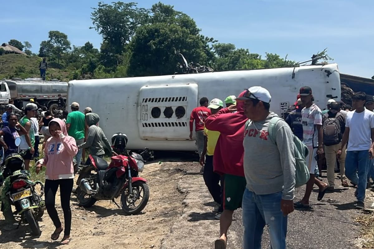 Video: bus escolar con más de 27 niños chocó contra una volqueta; hay un muerto