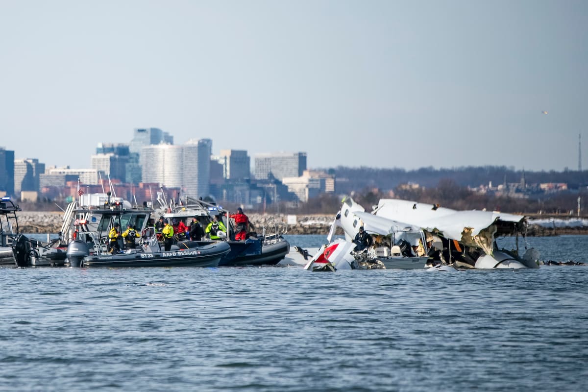 Accidente en Washington: autoridades recuperan la caja negra del avión