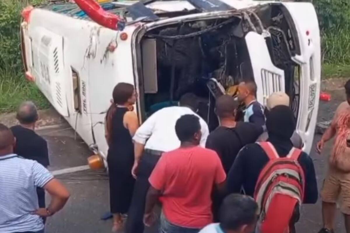 Video: fuerte accidente entre Carreto y San Juan, reportan varios heridos