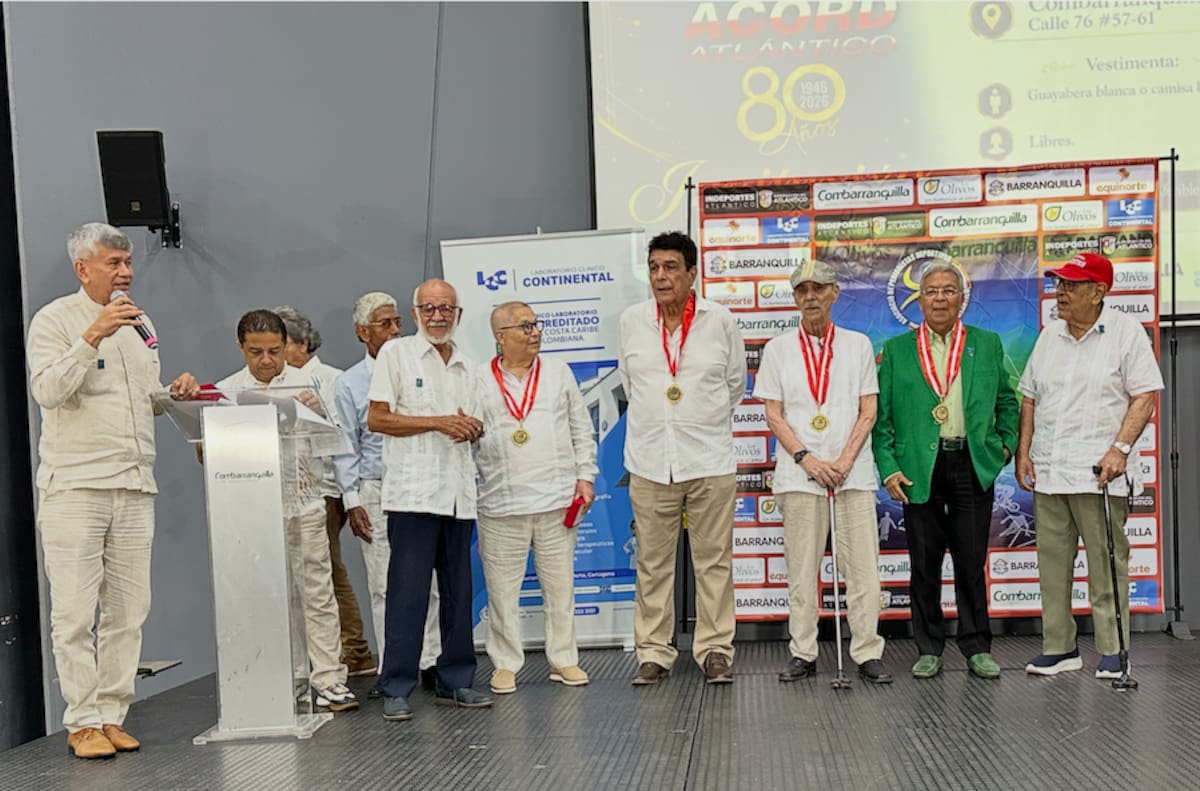 Recibieron la Medalla Dorada Acord Atlántico por su contribución a la entidad a Efraín Peñate Rodríguez, Marcos Pérez Quintero, Hugo Illera Jiménez y Mike Fajardo Escobar.//El Universal.