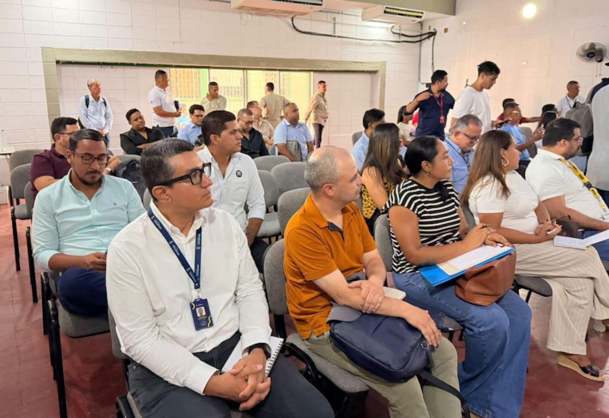 Con la presencia de la alcaldesa de Soledad, Alcira Sandoval, la Gobernación del Atlántico y el Gobierno nacional acordaron construir en conjunto el puente del Colegio INEM.//Cortesía DPGDA