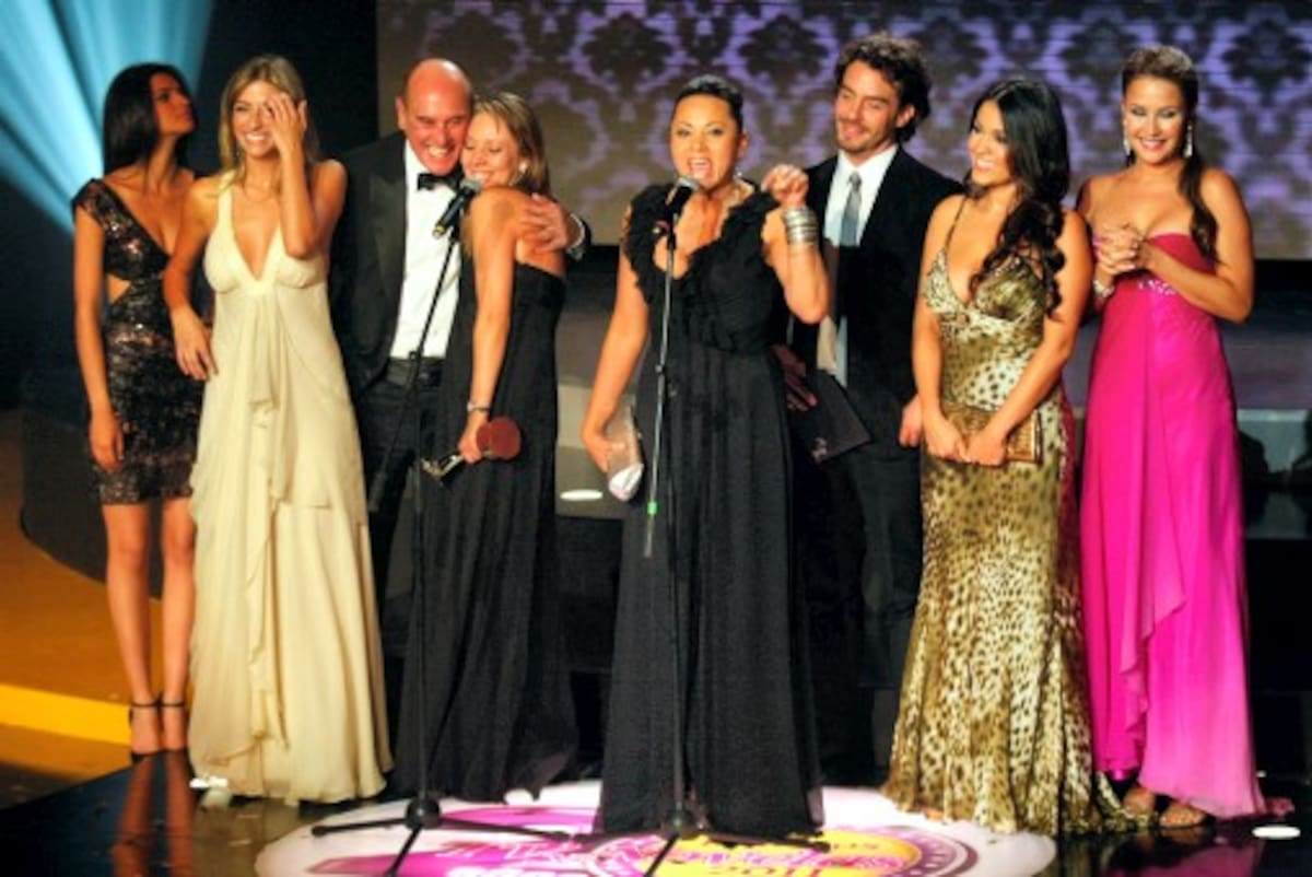 Los actores y directores de “A Corazón Abierto”, que fue elegida como serie favorita FOTOS: COLPRENSA