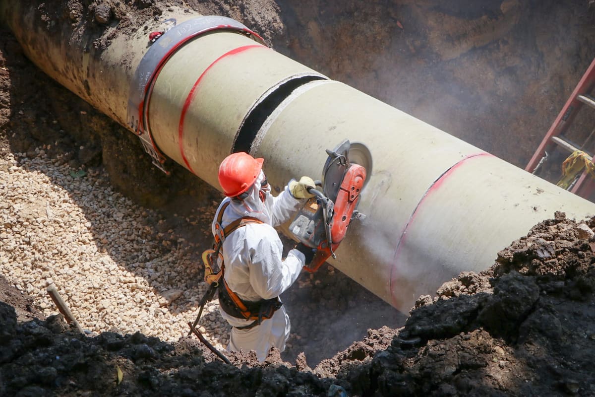Aguas de Cartagena avanza en la reparación de tubería rota. // Foto: cortesía