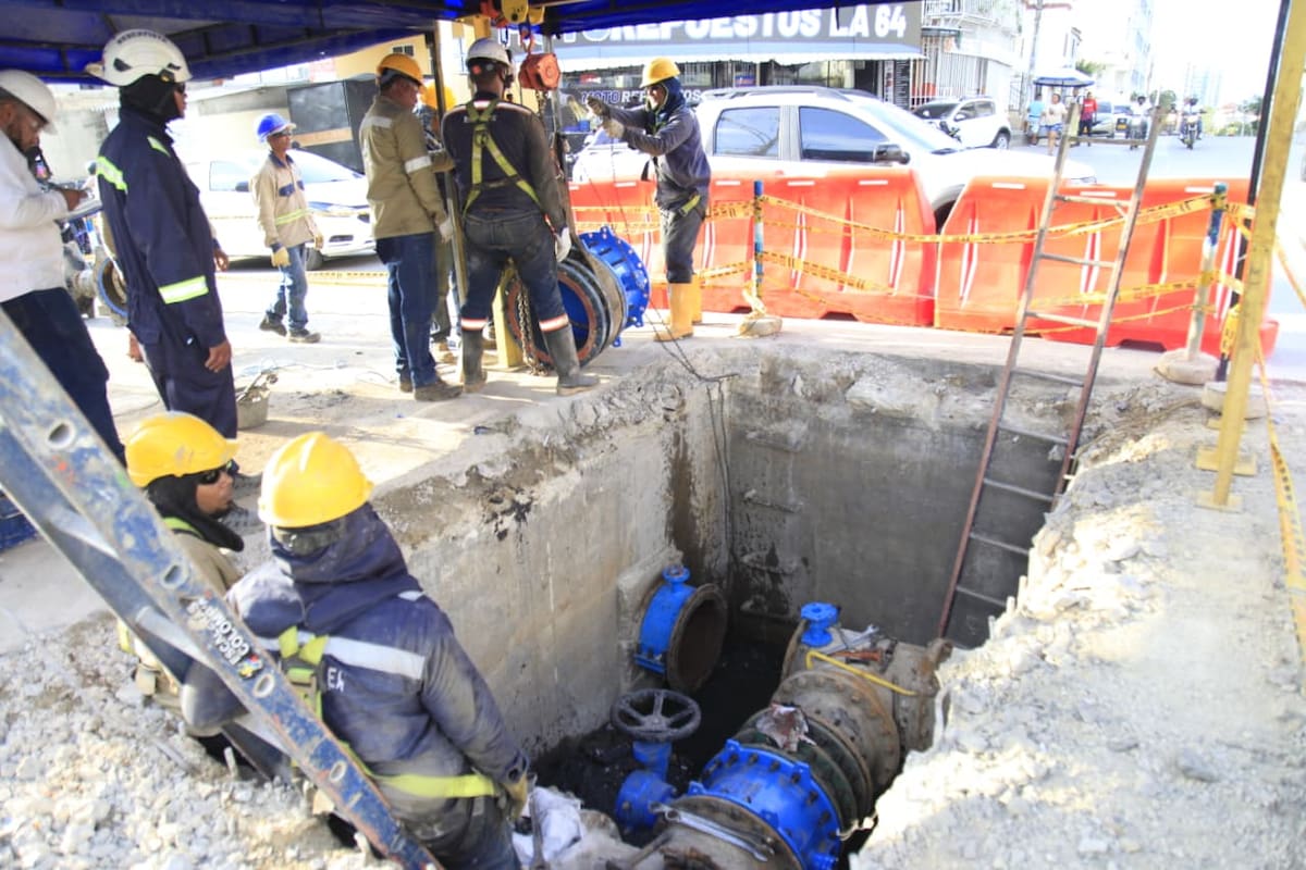 Aguas de Cartagena continua con sus labores de la tercera interconexión. // Foto: Óscar Díaz.