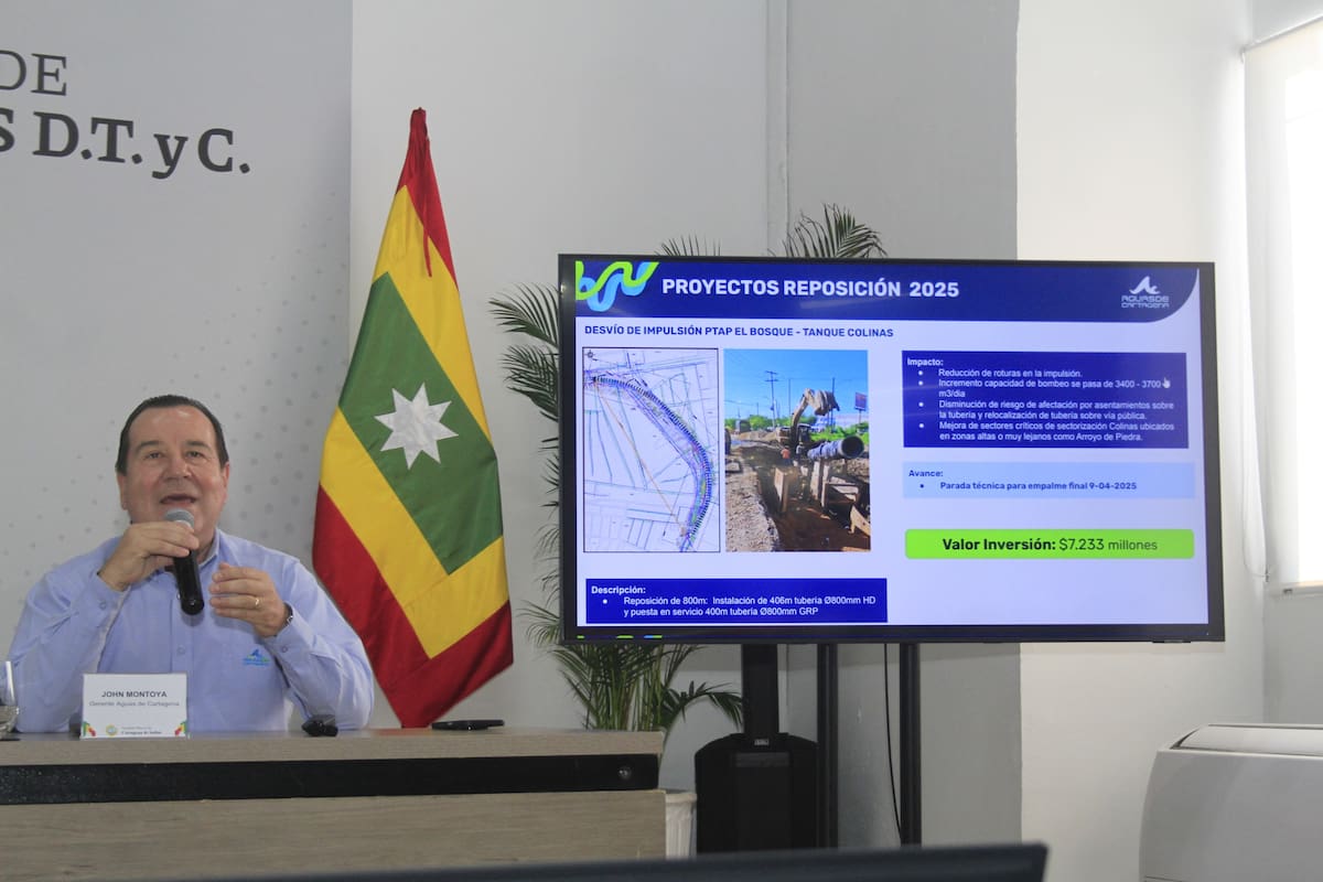 Jhon Montoya Cañas, gerente de Aguas de Cartagena, habla sobre las próximas obras para el resto del año. // Foto: Julio Castaño.